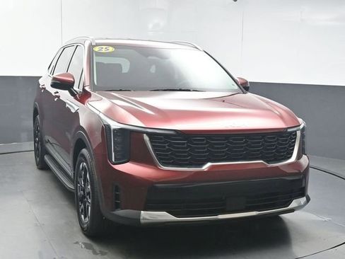 Used 2025 Kia Sorento S FWD image 2