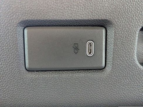 Certified 2025 Chevrolet Suburban Z71 AWD/4WD image 16
