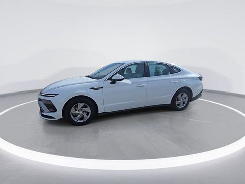 Used 2025 Hyundai Sonata SE FWD image 4