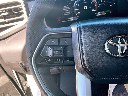 Used 2025 Toyota Sequoia Platinum image 23