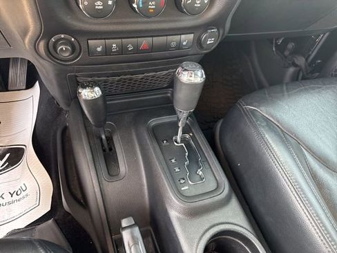 Used 2015 Jeep Wrangler Unlimited Sahara AWD/4WD image 9