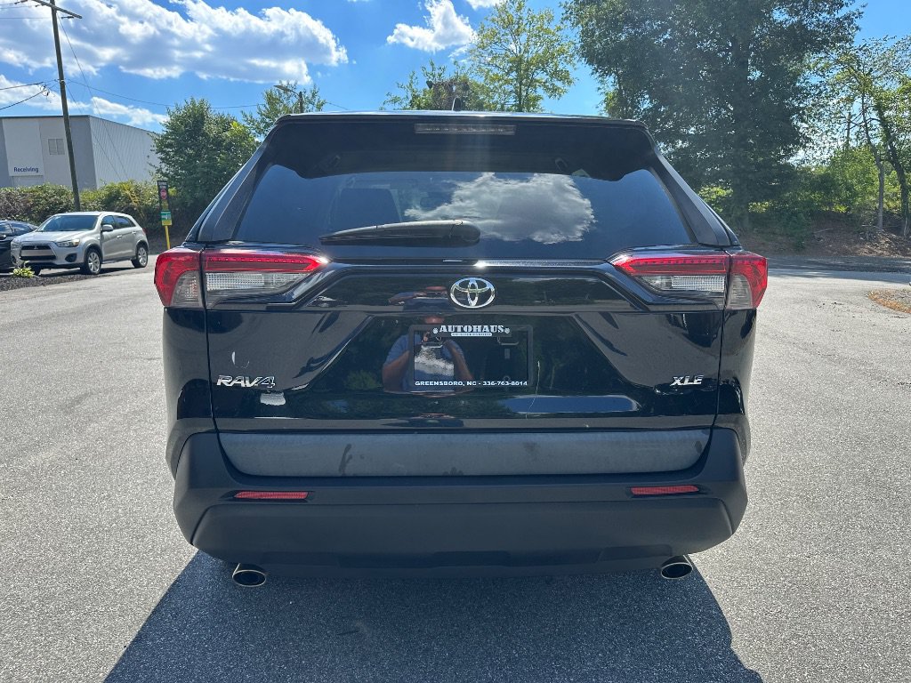 Used 2021 Toyota RAV4 XLE FWD image 6