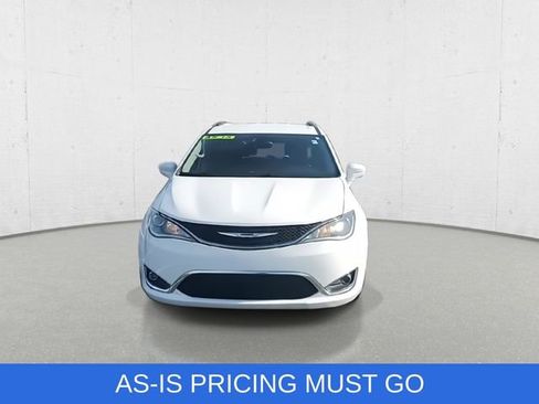 Used 2018 Chrysler Pacifica Touring-L Plus image 3