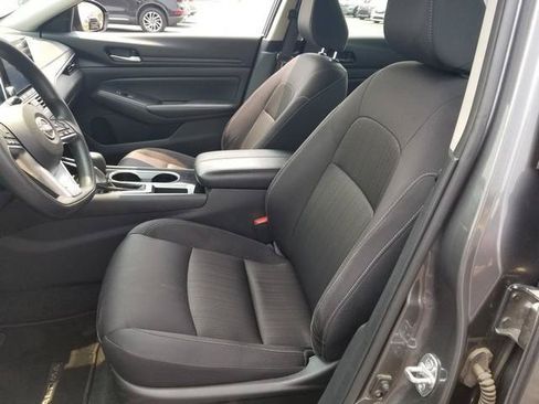 Used 2024 Nissan Altima 2.5 SV FWD image 11