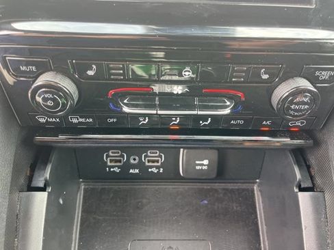 Used 2025 Jeep Grand Cherokee Altitude AWD/4WD image 27