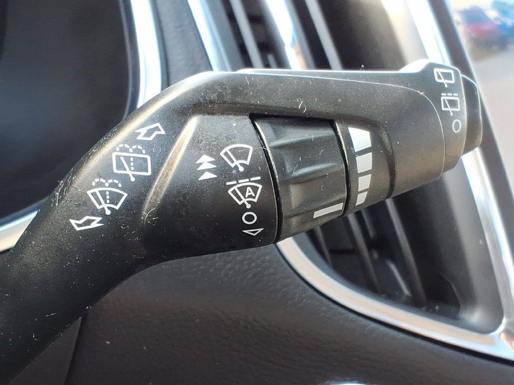 Used 2020 Ford Edge Titanium w/ Equipment Group 301A AWD/4WD image 28