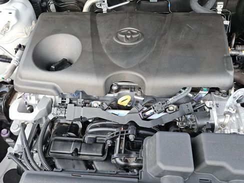 Used 2022 Toyota RAV4 XLE FWD image 21