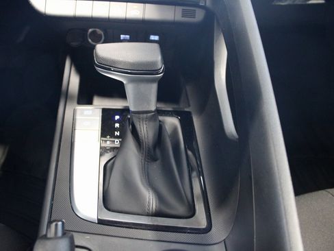 Used 2023 Hyundai Elantra SEL image 31