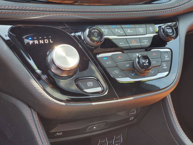 Certified 2025 Chrysler Pacifica Pinnacle FWD image 18