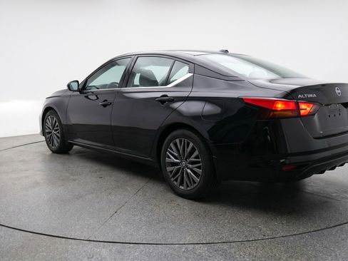 Used 2025 Nissan Altima 2.5 SV FWD image 6