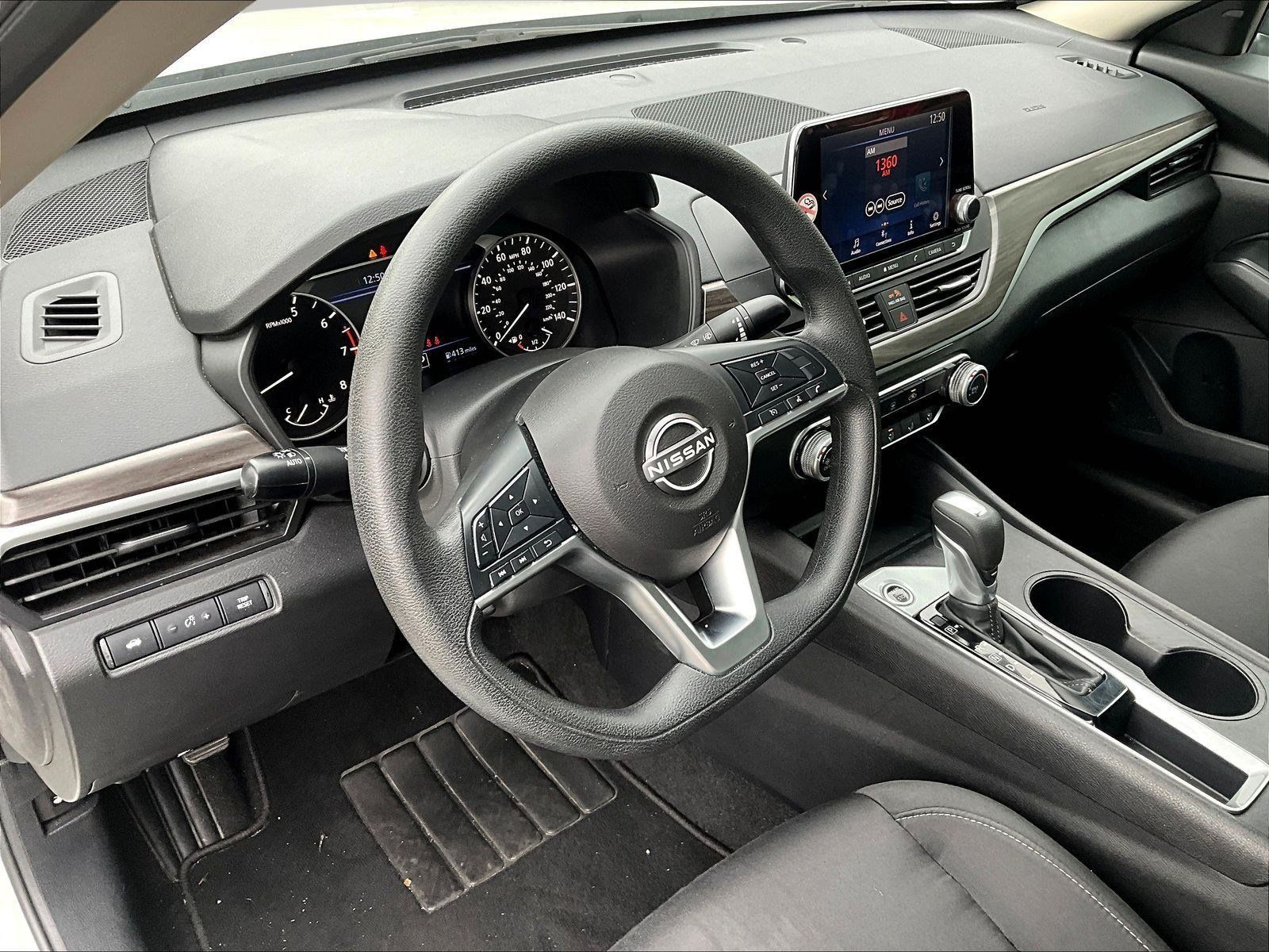 Used 2025 Nissan Altima 2.5 SV FWD image 19