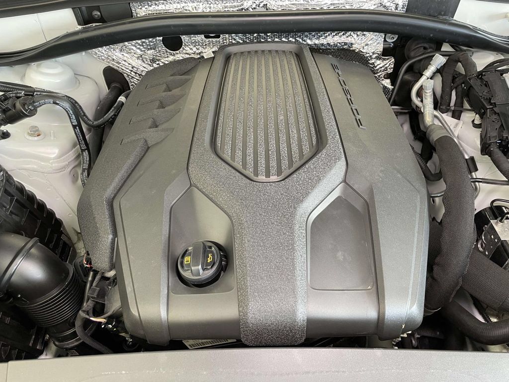 Certified 2026 Porsche Macan AWD/4WD image 24