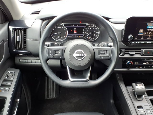 Used 2025 Nissan Pathfinder S AWD/4WD image 20