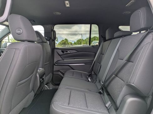 Used 2025 Chevrolet Traverse LT image 28