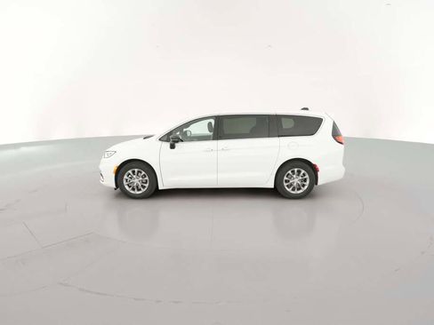 New 2026 Chrysler Pacifica Limited image 6