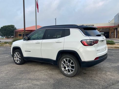 Used 2025 Jeep Compass Limited AWD/4WD image 7
