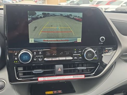 New 2026 Toyota Highlander Limited AWD/4WD image 24