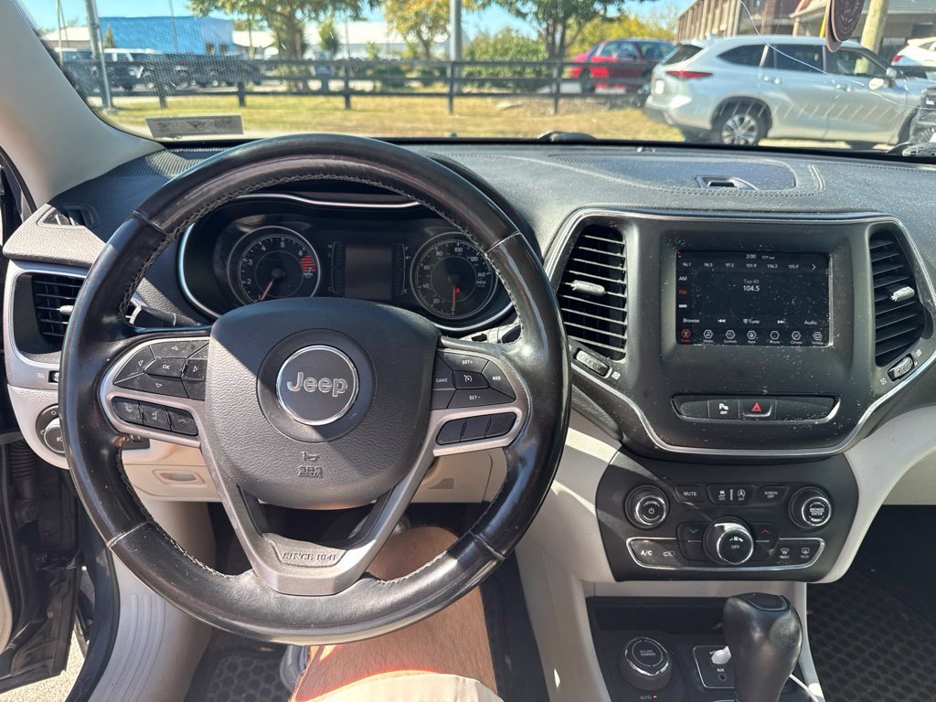 Used 2020 Jeep Cherokee Latitude Plus w/ Cold Weather Group AWD/4WD image 7