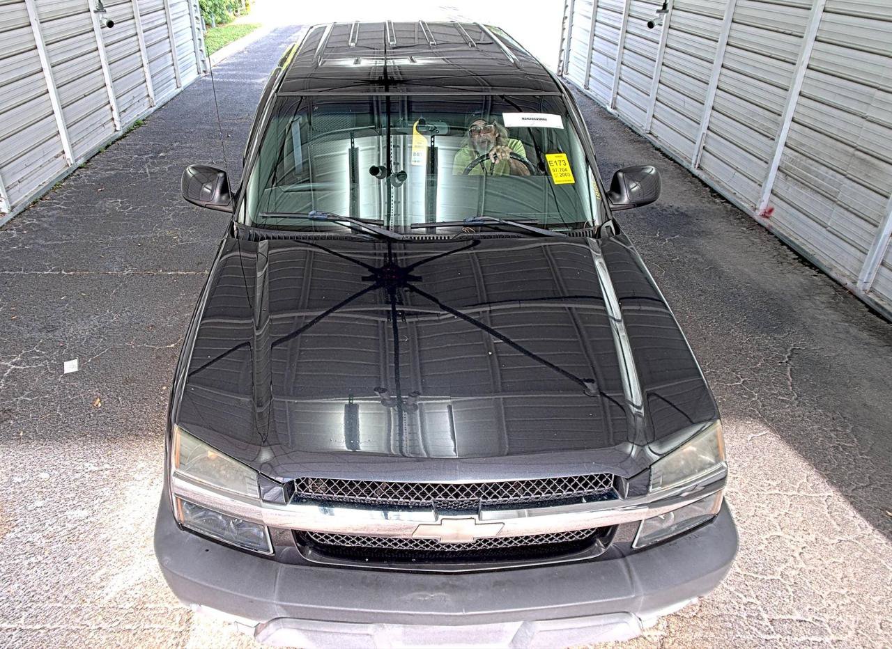 Used 2003 Chevrolet Avalanche 4x4 image 2