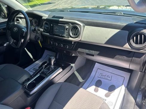 Used 2019 Toyota Tacoma SR5 AWD/4WD image 15