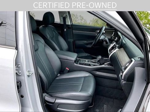 Certified 2022 Kia Sorento S w/ Panoramic Sunroof Package AWD/4WD image 7