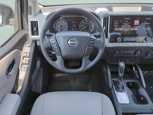 Used 2025 Nissan Frontier SV image 16