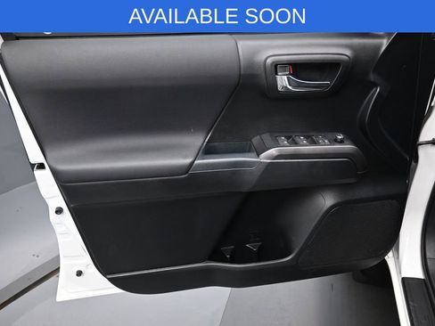 Used 2017 Toyota Tacoma TRD Sport w/ Tow Package (A/T) AWD/4WD image 10