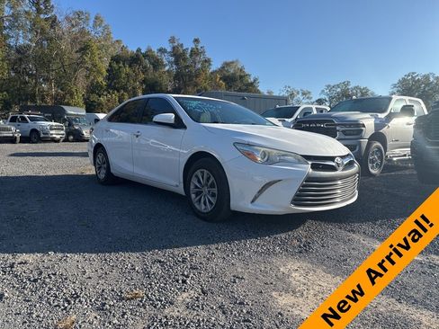 Used 2017 Toyota Camry LE image 7