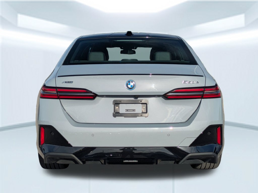 Used 2026 BMW 550e xDrive w/ Executive Package AWD/4WD image 4