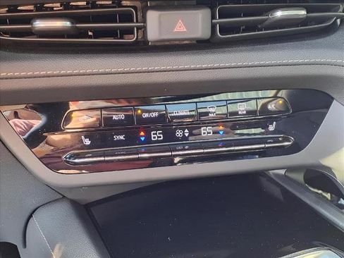 Used 2023 Buick Envision Essence w/ Technology Package I image 15