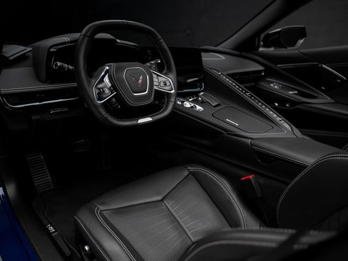 Used 2025 Chevrolet Corvette Z06 w/ Stealth Interior Trim Package RWD image 2