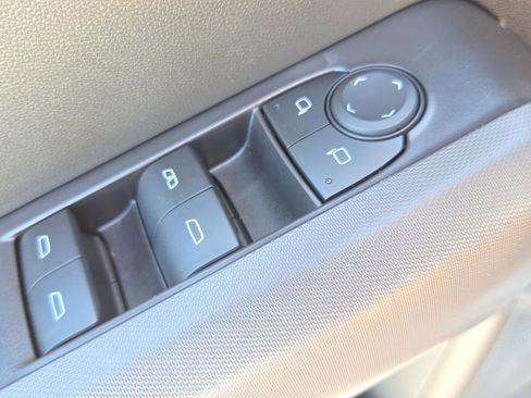 Used 2025 Chevrolet Colorado Trail Boss AWD/4WD image 29