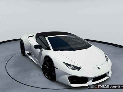 Used 2019 Lamborghini Huracan LP 580-2 RWD image 3