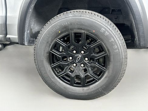 Used 2025 Chevrolet Colorado Trail Boss AWD/4WD image 11