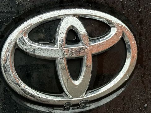 Used 2025 Toyota Corolla Cross L image 10