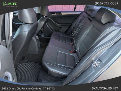 Used 2017 Volkswagen Jetta SE FWD image 24