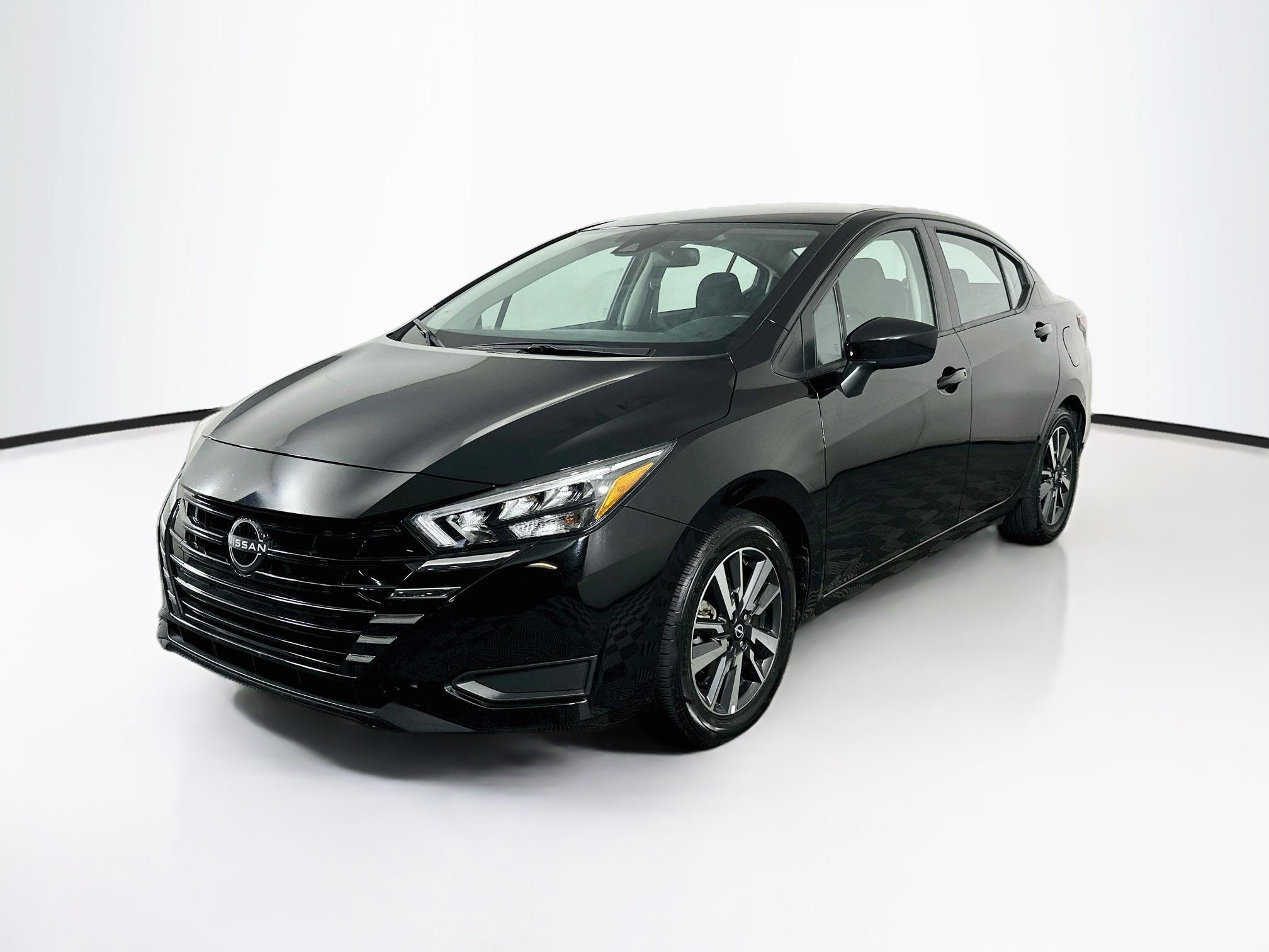 Used 2025 Nissan Versa SV FWD image 3