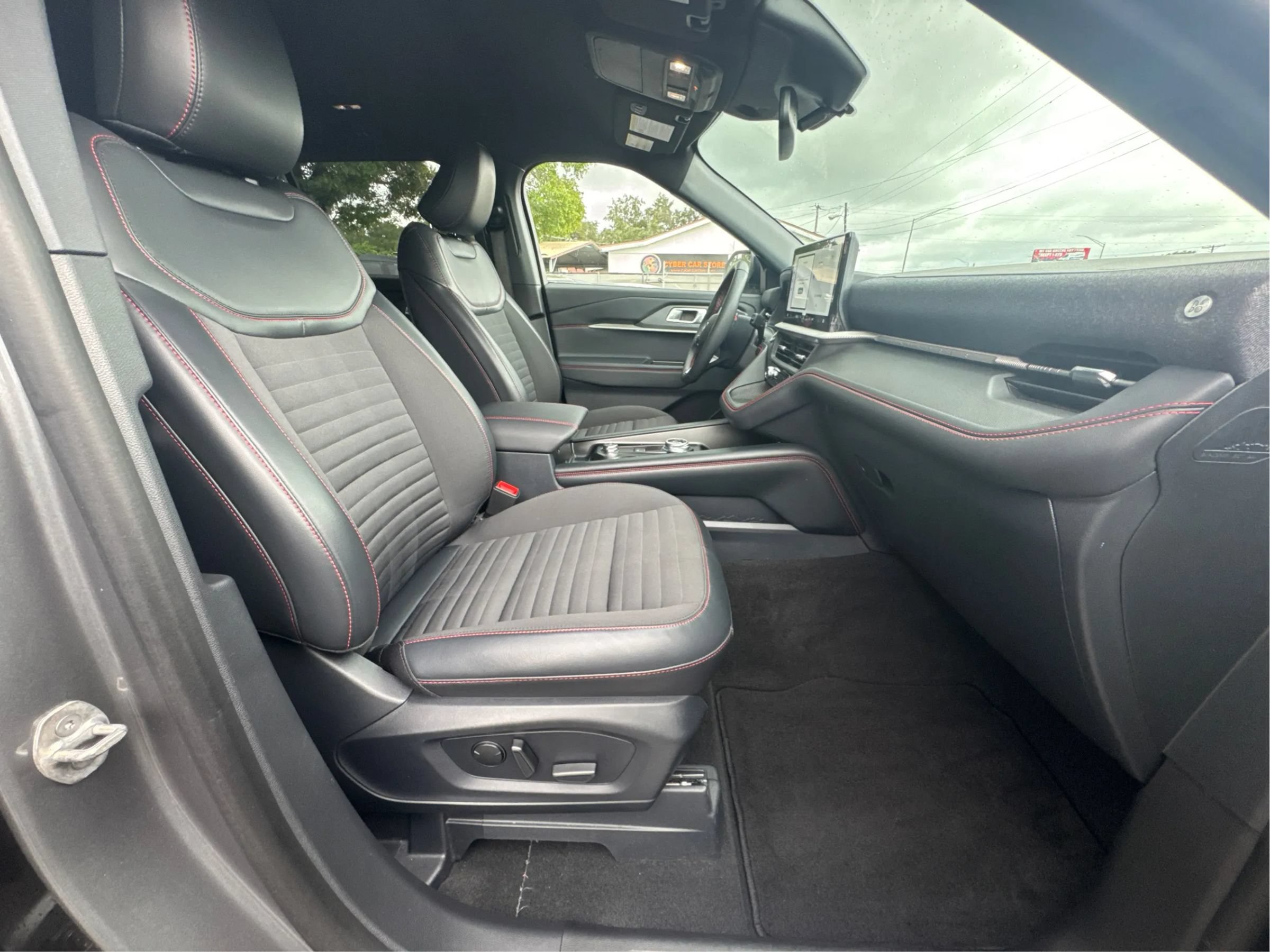 Used 2026 Ford Explorer ST-Line w/ ST-Line Street Pack RWD image 23