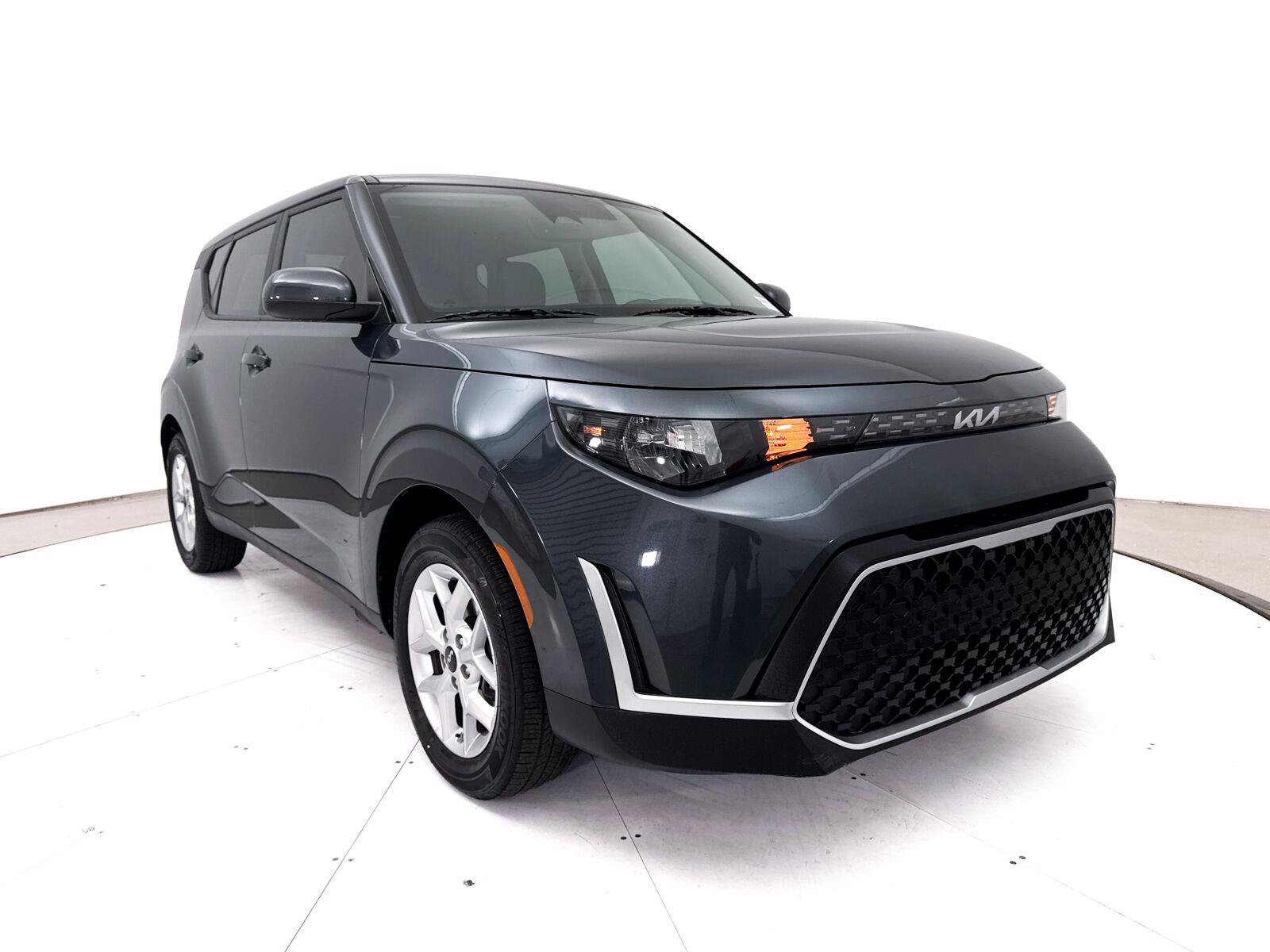 Used 2025 Kia Soul LX w/ LX Technology Package FWD image 11