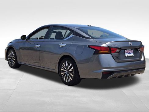 Used 2024 Nissan Altima 2.5 SV FWD image 8