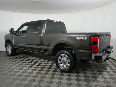 Used 2025 Ford F250 Lariat w/ Chrome Package image 5