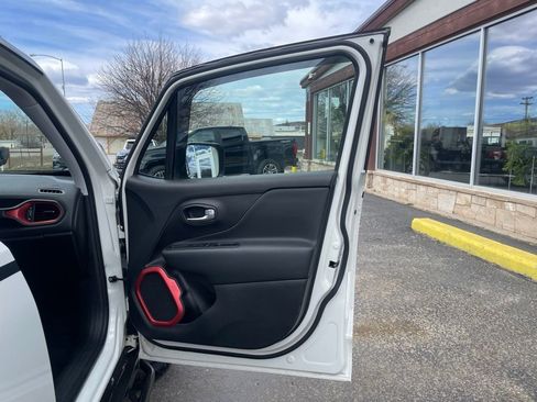 Used 2022 Jeep Renegade Trailhawk image 23