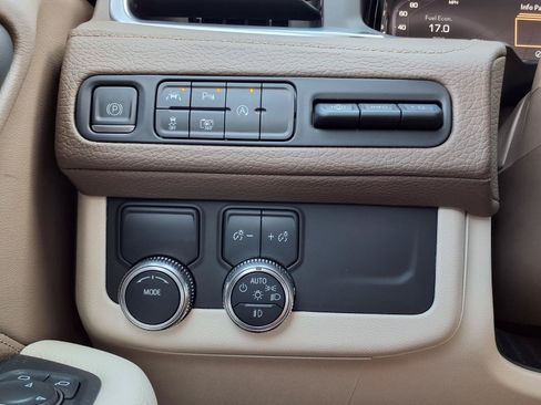 Used 2023 GMC Yukon Denali RWD image 20