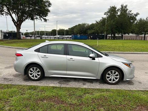 Used 2025 Toyota Corolla LE FWD image 7