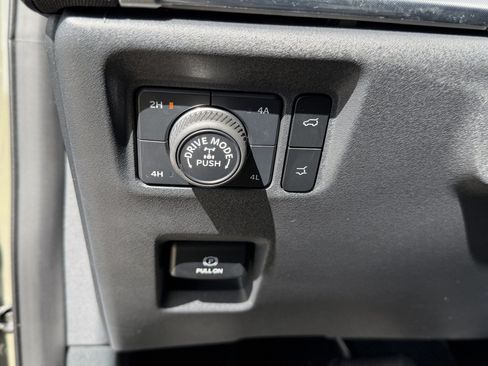Used 2025 Ford Expedition Tremor AWD/4WD image 38