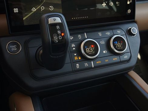 New 2026 Land Rover Defender 130 X-Dynamic SE AWD/4WD image 28