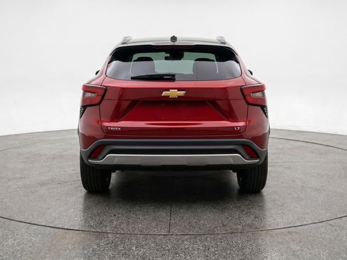 Used 2025 Chevrolet Trax LT FWD image 7