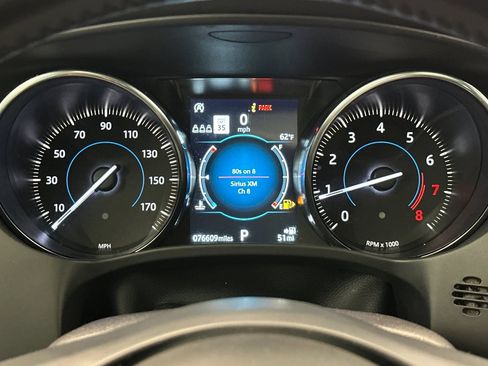 Used 2019 Jaguar F-PACE Premium image 19