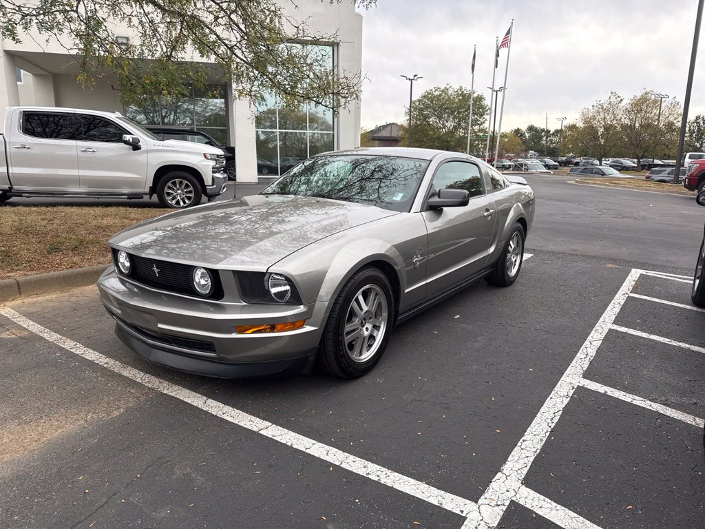 Used 2009 Ford Mustang Coupe RWD image 2