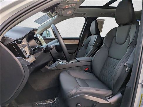 Certified 2025 Volvo XC90 T8 Plus w/ Protection Package Premier image 12